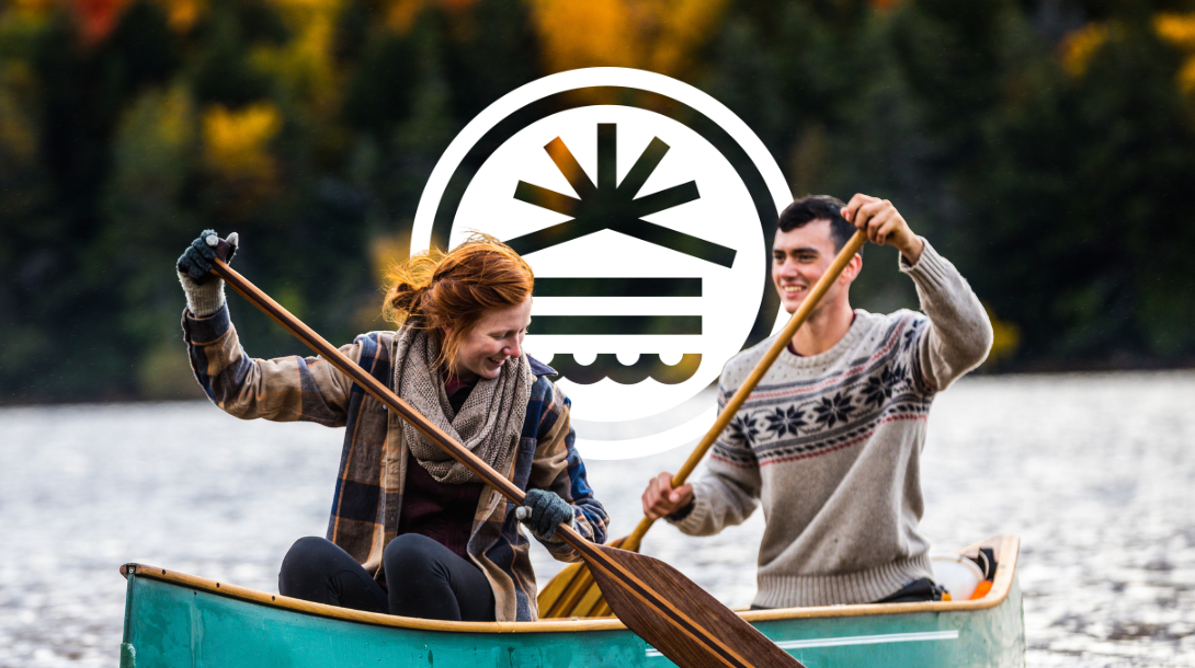 people canoeing